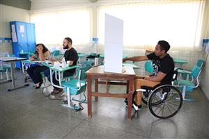 Person on a wheelchair casting his vote.