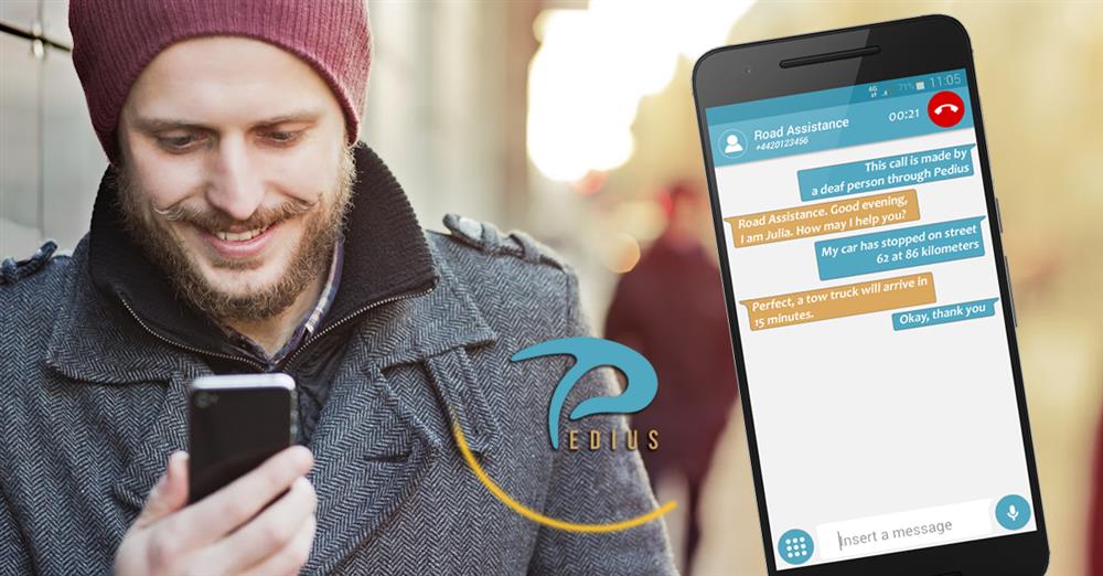 A person with hearing impairments using the Pedius application to ask for help from the road assistance.