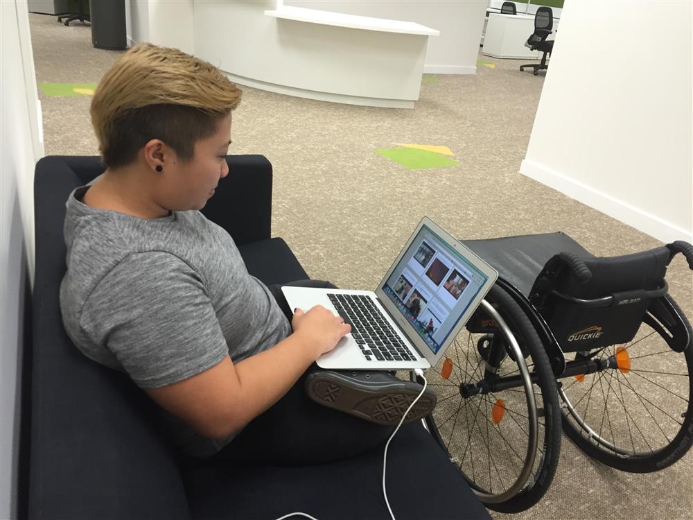 Ablethrive user surfing the website.