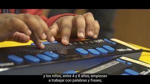 Fingers of a child are touching a Braitico keyboard.