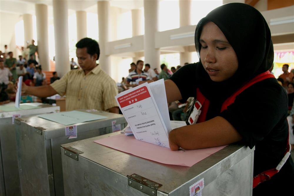 A woman casts her ballot in Aceh, Indonesia. copyright: IFES